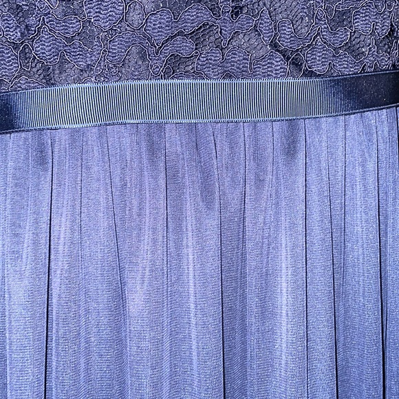 Formal gown sz 14 - Picture 5 of 7